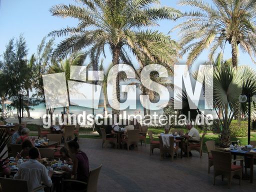 377 Terrasse Cafe Kranzler, FrÅhstÅck.JPG